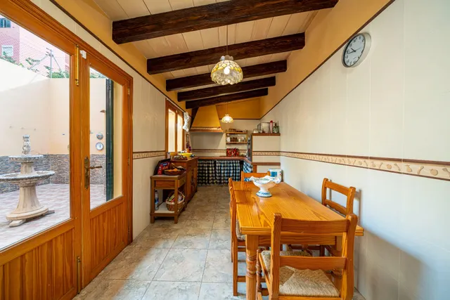 Casa de estilo mallorquín con patio, amplio garaje y terraza solárium — 13