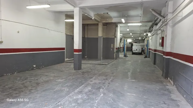 Local comercial en calle Séneca — 10