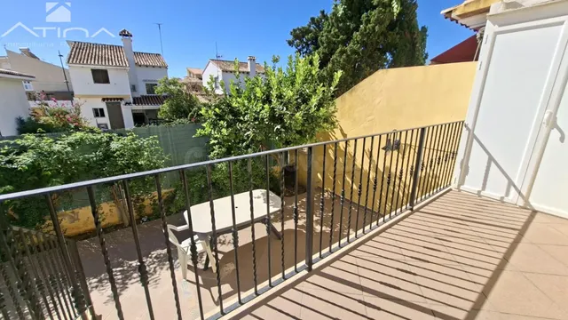 Adosado pareado con piscina privada en Playa de Daimús a 600 - foto 3