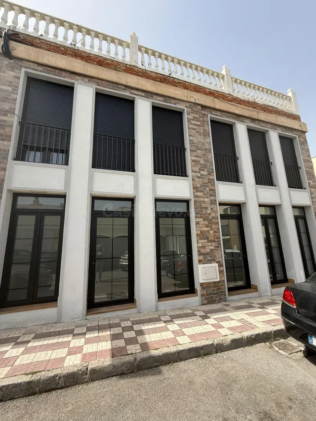 Estudio a estrenar completamente reformado en planta baja en