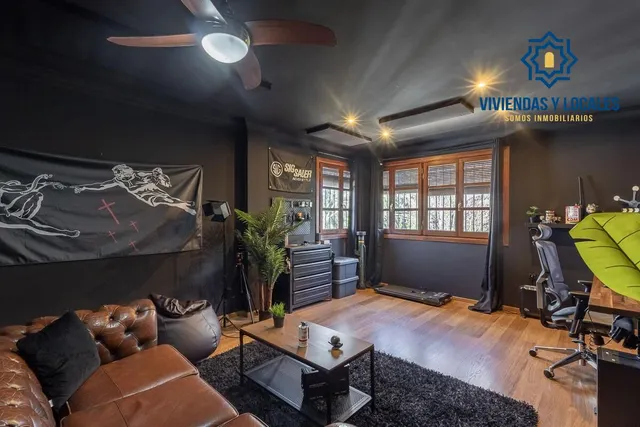 INCREÍBLE CHALET INDEPENDIENTE EN ZONA PRIVILEGIADA — 11