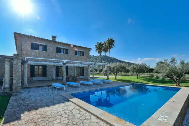 UNA VILLA ÚNICA EN ALARÓ: 22.000 M2 DE NATURALEZA, PRIVACIDA - foto 3