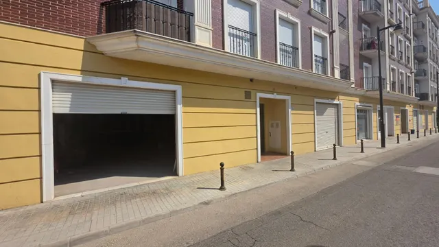 AMPLIO LOCAL COMERCIAL EN EL LLOMBO — 8