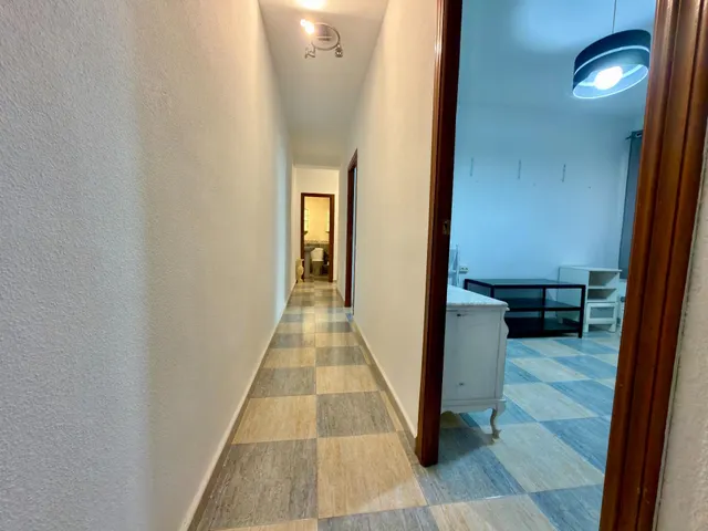 Amplio piso con terraza, 3 dormitorios y posibilidad de 4 en Av. Barcelona – Viñuela – Rescatado — 16