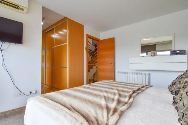 Moderna y seminueva casa en Paiporta en zona tranquila, sin finca delante — 25