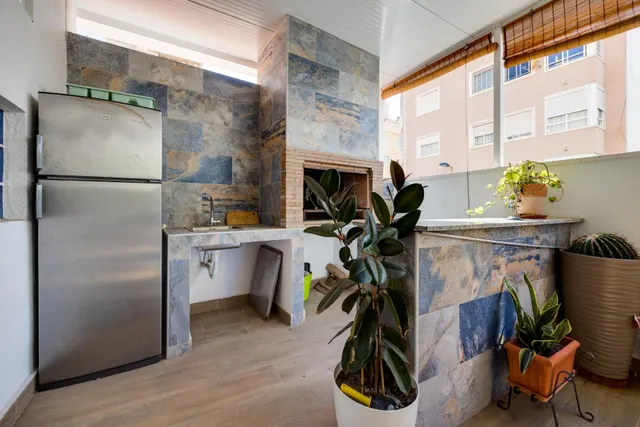 Exclusiva vivienda reformada en el corazón de Torrevieja con 3 amplios dormitorios — 30