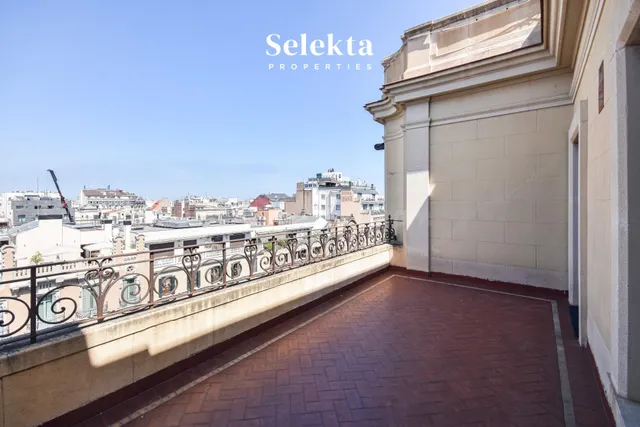 Exclusivo ático a reformar en Rambla Catalunya con terraza y - foto 4
