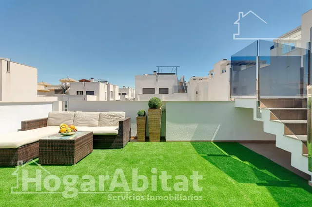 ¡EXTRAORDINARIO CHALET! AMPLIO Y SEMINUEVO CON PISCINA PRIVADA Y TRES TERRAZAS — 7