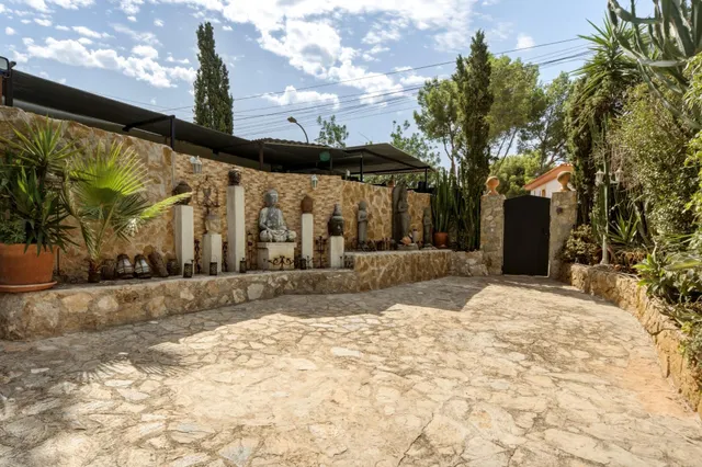 Casa con piscina y gran privacidad en parcela de 1.000 m2 — 32