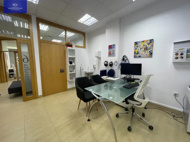 Se alquila local ideal para centro de salud. — 27