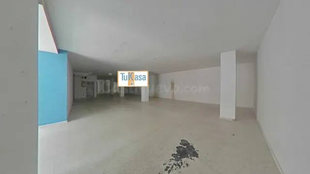 Gran local comercial con muchas posibilidades - foto 3