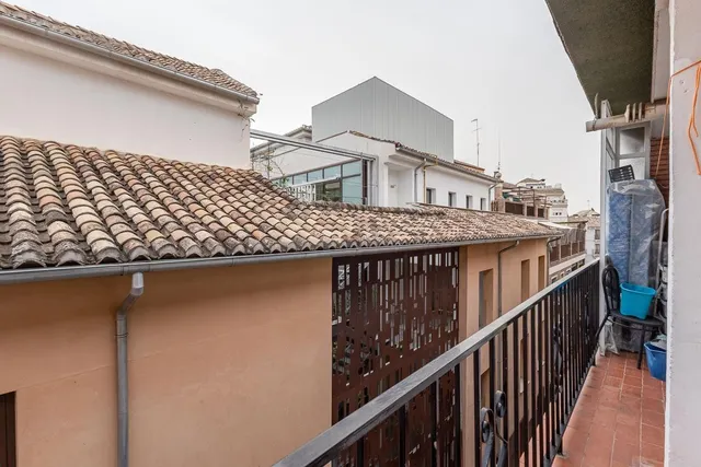 Piso 4 dormitorios en C/ San Juan de Dios de Granada. — 24