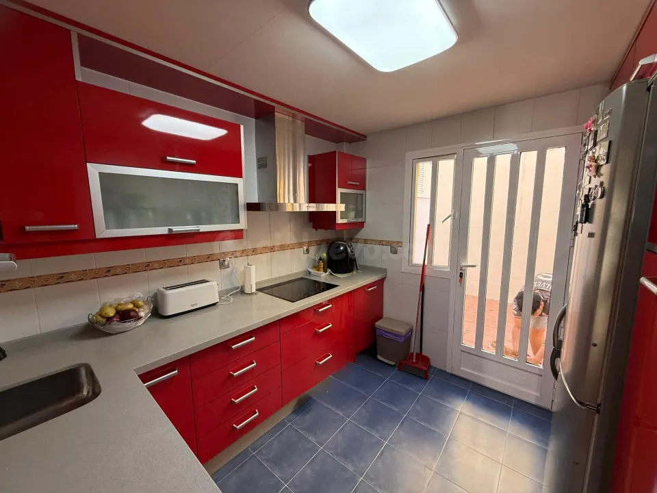 Venta de chalet adosado en el centro de Gójar