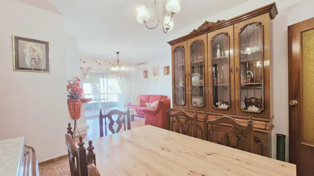 Amplio piso de 3 dormitorios con terraza y chimenea en Aveni - foto 3