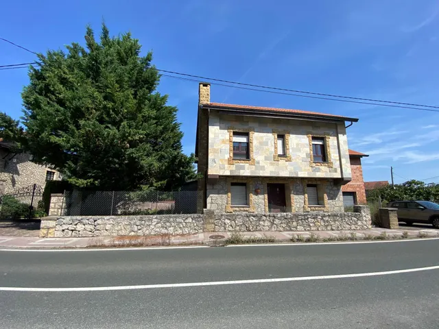 CHALET UNIFAMILIAR EN ESCOBEDO DE CAMARGO EN PARCELA DE 1400 METROS. — 2