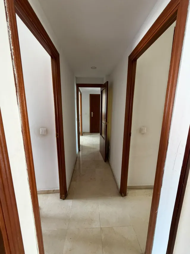 ALQUILER DE EXCELENTE Y AMPLIA VIVIENDA QUE HACE ESQUINA EN ZONA CENTRO DE ALICANTE — 12