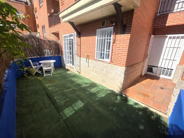 Bajo con terraza — 30