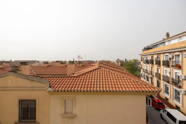 Piso 2 dormitorios, garaje y ascensor a la entrada de la Zubia, junto Ayuntamiento.  Perfecto estado — 19
