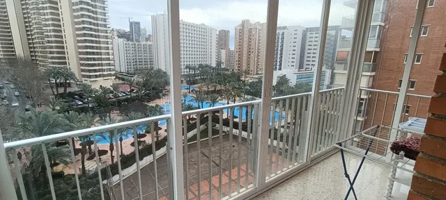 Piso de 3 dormitorios con piscina y garaje en urbanización cerca de la playa — 30