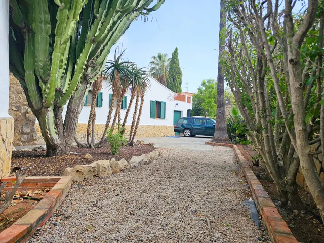 Alquiler anual  Chalet en zona Santa Lucía, con amplia parcela y todas las comodidades — 32