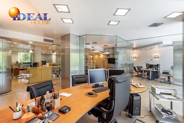 EXCLUSIVO INMUEBLE EN PLAZA DE CARRETAS, JUNTO AL EMBLEMÁTICO PASEO DEL SALÓN — 6