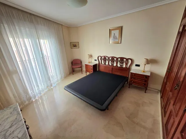 Amplia Vivienda en Alquiler con Terraza en Castellón. — 16