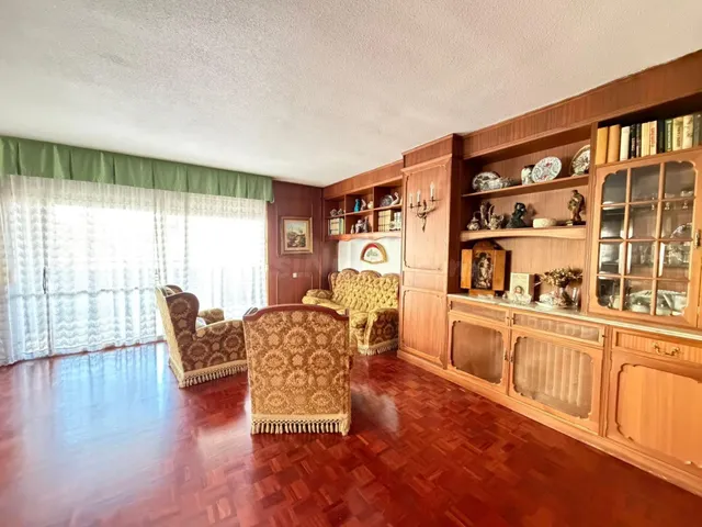 PISO DE 5 HABITCIONES CON GARAJE - foto 2