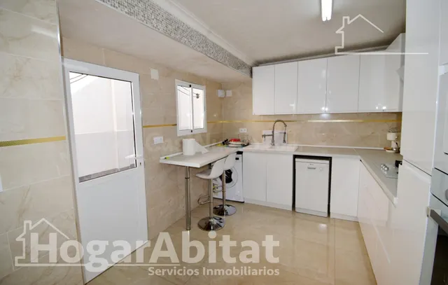¡PRECIOSA CASA! REFORMADA, AMPLIA Y LUMINOSA CON TERRAZA Y G - foto 3