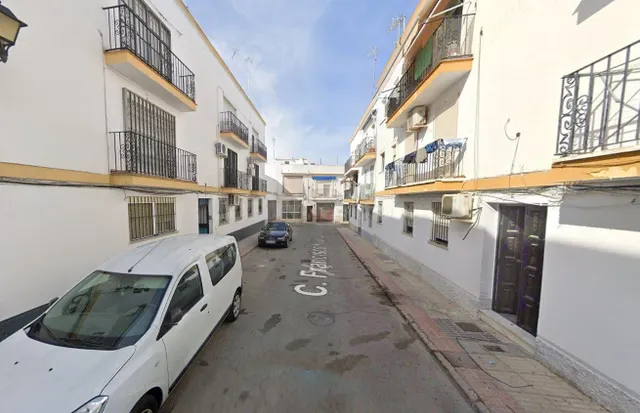 Se vende piso OKUPA en Calle Franciso Pizarro 2 de Lora del 