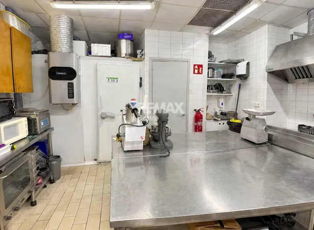 Oportunidad Única: Local comercial. Rostisseria equipada en Venta en Flaçà, Girona. A un paso de la Estación de Tren. — 27