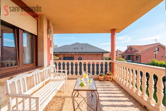 Chalet independiente en Soto de la Marina. Tu hogar muy cerc - foto 2