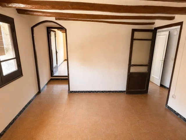 VENDER CASA EN VALLBONA ZONA CENTRO GARAJE Y TRASTERO!!