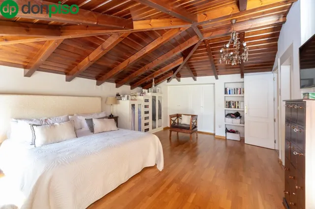 ESPECTACULAR CASA ADOSADA CON PISCINA INDEPENDIENTE — 26