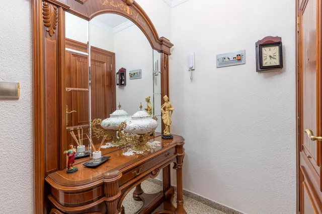 Amplia vivienda de 4 dormitorios con plaza de garaje opcional en Granada — 7