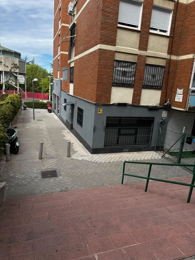 Local comercial 175m² en venta - Ventas — 9