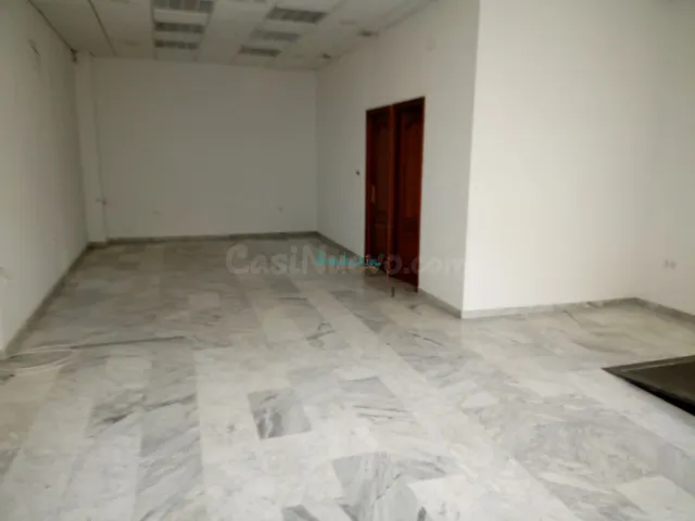 Local comercial 80m² en alquiler - Av. del Aeropuerto — 3