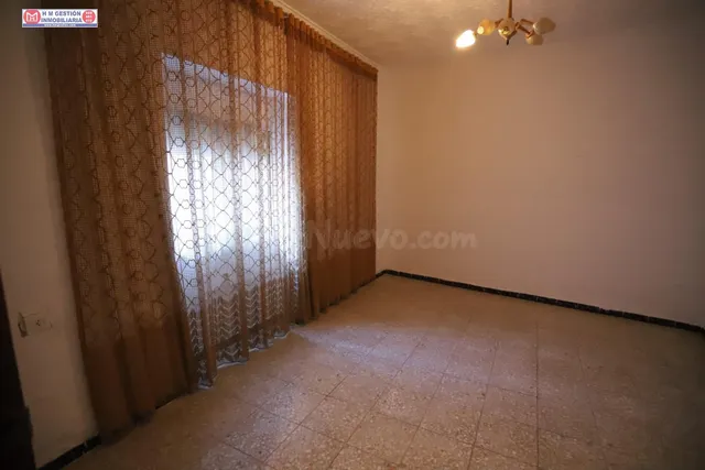 CASA DE PLANTA BAJA EN ESQUINA CON 3 DORMITORIOS UBICADA PRÓ - foto 5