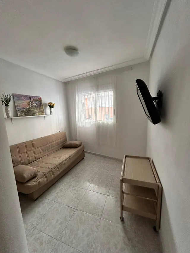Apartamento con terraza, Alicante, Torrevieja. 2 habitaciones, 63 m2, 650 metros al mar — 35