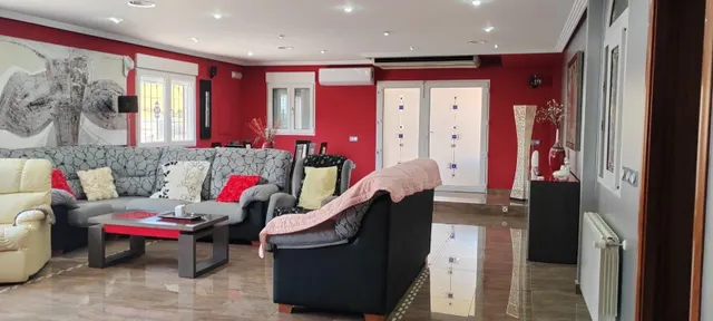 SE VENDE CHALET EN MUY BUENA ZONA PEGADO AL PUEBO Y A 20 MINUTOS DE ALICANTE — 16