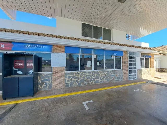 LOCAL COMERCIAL JUNTO A GASOLINERA — 8