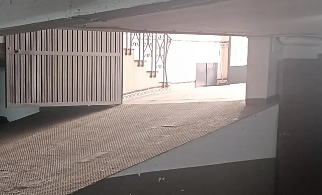 Garaje para coche pequeño + trastero de 9,30 m2 en San Basilio — 9