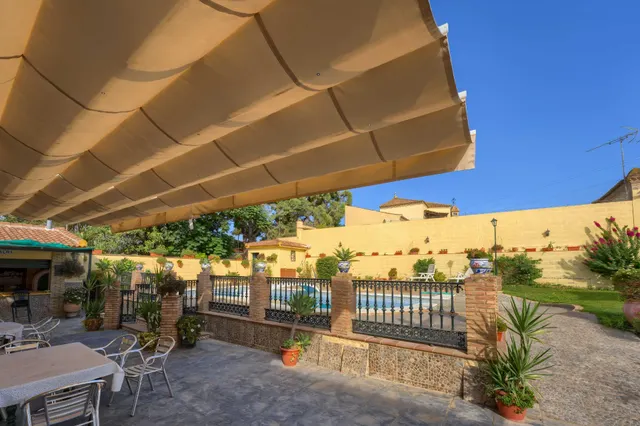 Espectacular chalet con piscina de diseño, jardín de 2.000 m2 y 4 dormitorios con baño propio — 32