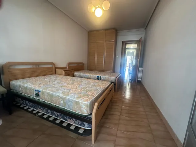 Venta: Amplio y Luminoso Piso en el Barrio de los Judíos. — 13