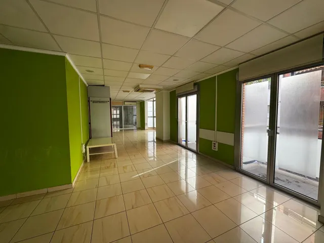 Oficina en el centro de Gandía, exterior y lista para entrar — 10