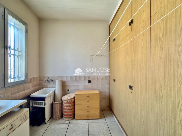 SE VENDE CASA CON PISCINA EN GLORIETA DE NOVELDA. — 25