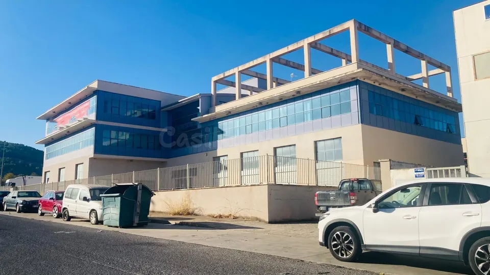 EDIFICIO COMPLETO DE LOCALES, OFICINAS Y GARAJES