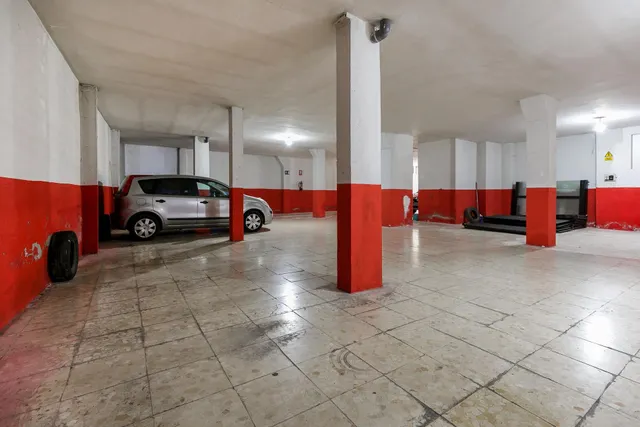 Local Comercial con 254 metros cuadrados junto a Carretera de la Sierra. — 5