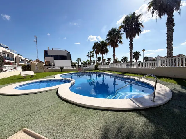Fantástico bungalow en planta alta con solárium privado en Lomas de Cabo Roig — 20