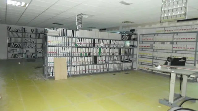 LOCAL COMERCIAL EN ALQUILER. PRECIO NEGOCIABLE! — 12