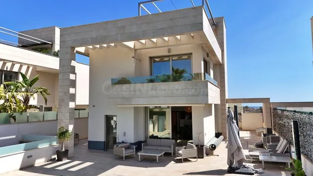 Villa de Lujo con 5 Dormitorios en Venta en Villamartín con  - foto 3